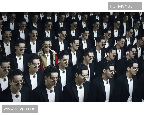 足球明星魅力四射的帅气纹身大盘点，展现个性与风格的完美结合