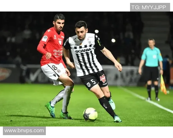 年轻人对抗罗马比分的精彩较量与战术分析探讨 年轻人对抗罗马比分的精彩较量与战术分析探讨